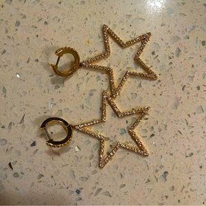 Goldtone rhinestone star earring with Huggies hoop